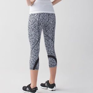 Women's Black and White Patterned Cropped Leggings